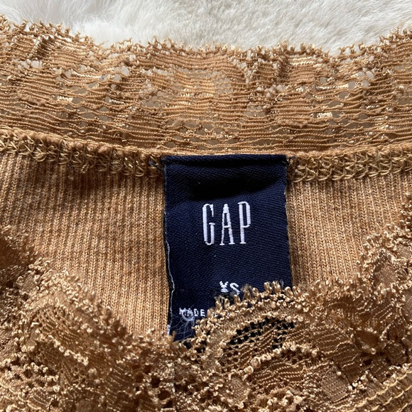 New Gap tank top with lace Size X-Small - Picture 2 of 4